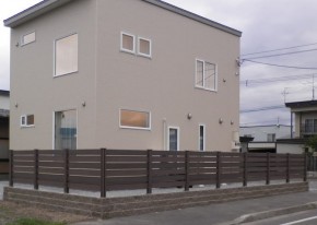 樹脂フェンス　施工事例　住宅囲い