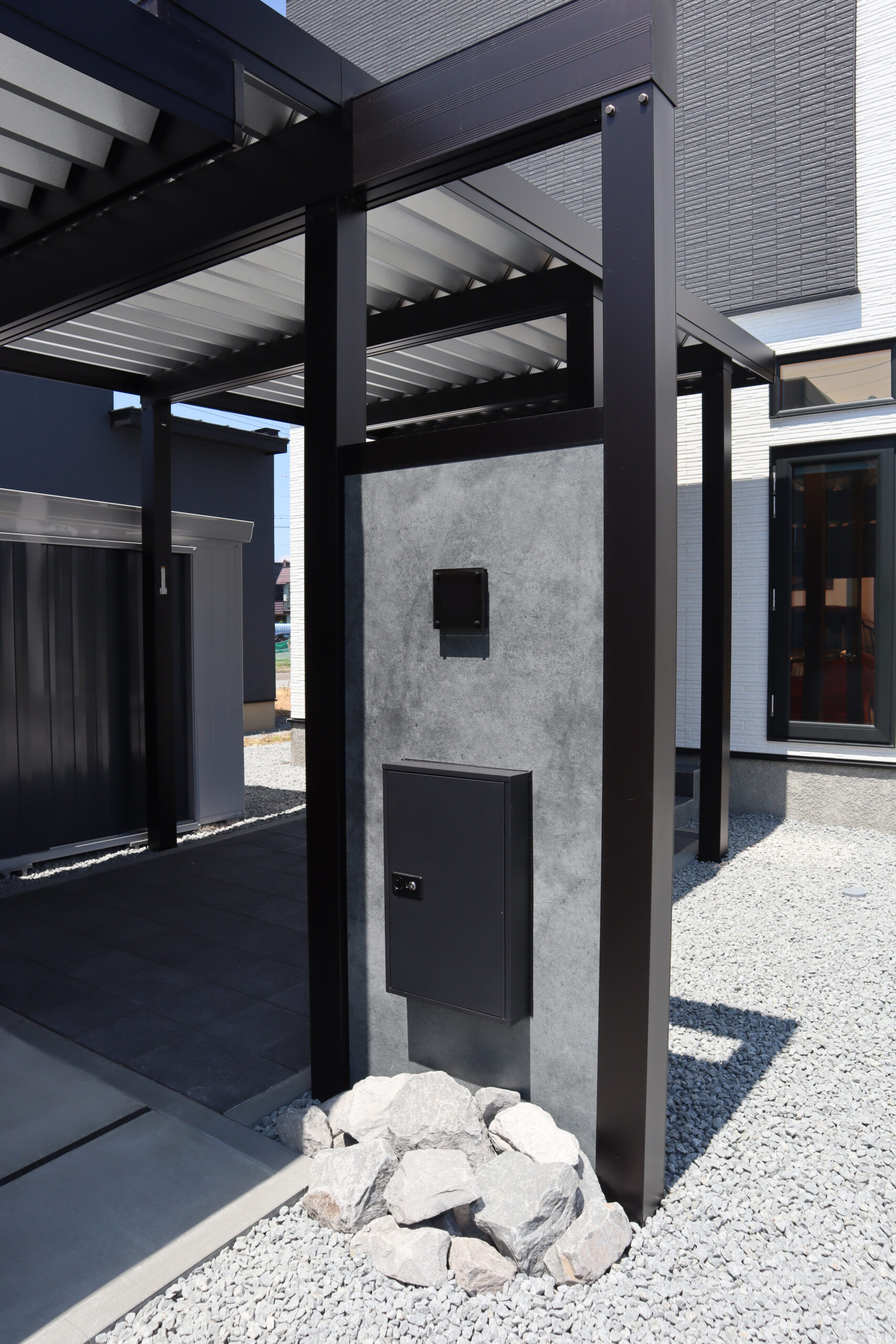 新築外構　門柱写真